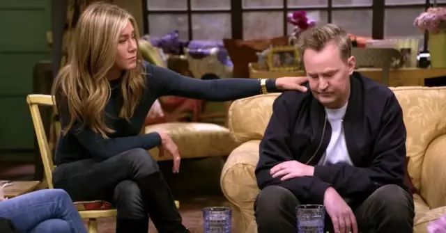 Friends dizisinin özel bölümü 'Yeniden Buluşma' fragmanından dikkat çeken 7 detay