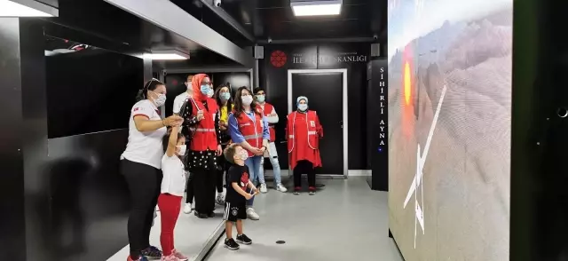Genç Kızılay'dan 'Dijital Tır'na ziyaret Genç Kızılay'dan 'Dijital Tır'na ziyaret