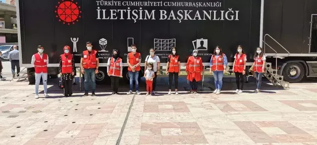 Genç Kızılay'dan 'Dijital Tır'na ziyaret Genç Kızılay'dan 'Dijital Tır'na ziyaret