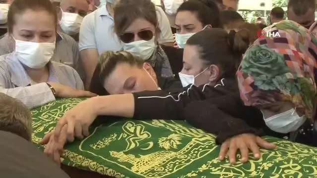 Hayatını kaybeden ünlü türkücü Oğuz Yılmaz son yolculuğuna uğurlandı Hayatını kaybeden ünlü türkücü Oğuz Yılmaz son yolculuğuna uğurlandı