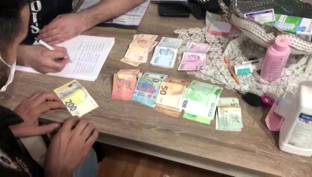 Hücre evlerine düzenlenen operasyonda 35 FETÖ şüphelisi yakalandı