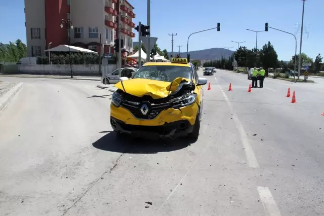 Konya'da iki ayrı trafik kazası: 3 yaralı Konya'da iki ayrı trafik kazası: 3 yaralı