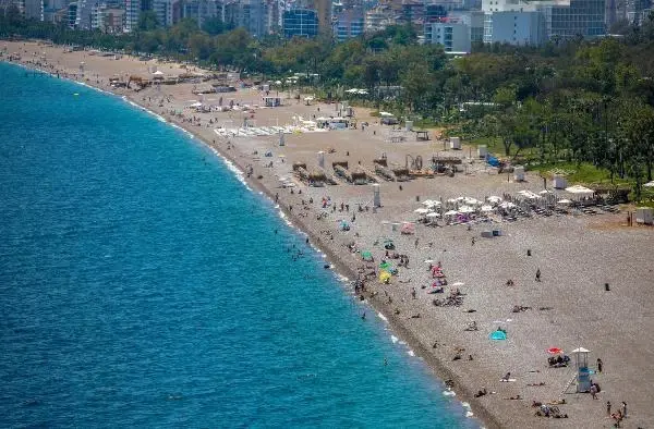 Konyaaltı sahilinde yaz yoğunluğu Konyaaltı sahilinde yaz yoğunluğu