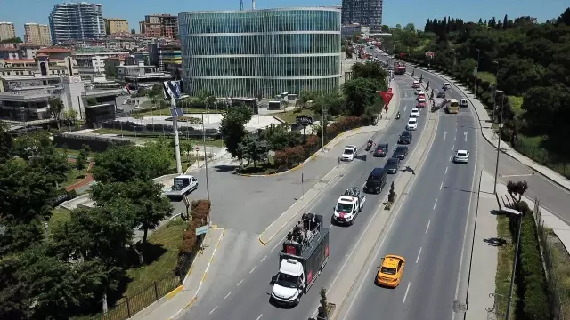 Küçükçekmece'de 19 Mayıs coşkusu evlerde yaşandı