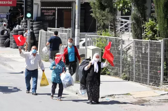 Küçükçekmece'de 19 Mayıs coşkusu evlerde yaşandı
