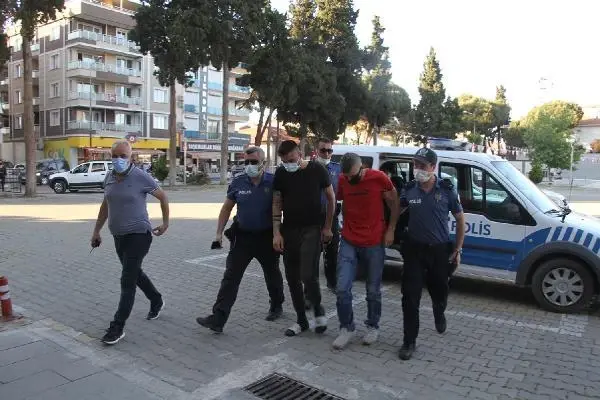 Kula'da 6 bin 298 adet yeşil reçeteli kimyasal ilaç ele geçirildi Kula'da 6 bin 298 adet yeşil reçeteli kimyasal ilaç ele geçirildi