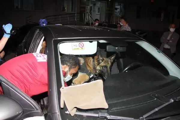 Kula'da 6 bin 298 adet yeşil reçeteli kimyasal ilaç ele geçirildi Kula'da 6 bin 298 adet yeşil reçeteli kimyasal ilaç ele geçirildi
