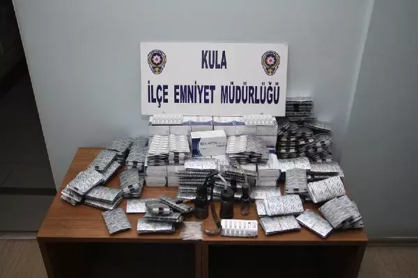 Kula'da 6 bin 298 adet yeşil reçeteli kimyasal ilaç ele geçirildi Kula'da 6 bin 298 adet yeşil reçeteli kimyasal ilaç ele geçirildi