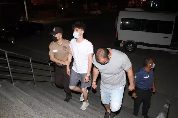 Kula'da 6 bin 298 adet yeşil reçeteli kimyasal ilaç ele geçirildi Kula'da 6 bin 298 adet yeşil reçeteli kimyasal ilaç ele geçirildi