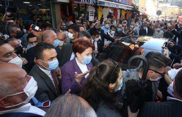 Meral Akşener, eylem yapan köylüleri ziyaret etmek için gittiği İkizdere'nin ardından Çayeli'nde de protestoyla karşılaştı