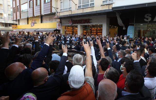 Meral Akşener, eylem yapan köylüleri ziyaret etmek için gittiği İkizdere'nin ardından Çayeli'nde de protestoyla karşılaştı