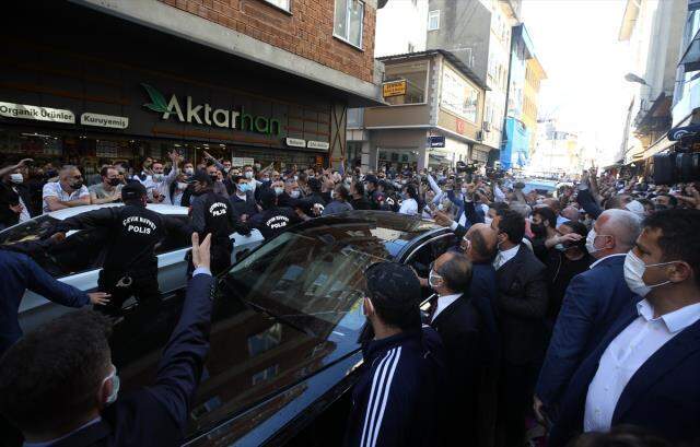 Meral Akşener, eylem yapan köylüleri ziyaret etmek için gittiği İkizdere'nin ardından Çayeli'nde de protestoyla karşılaştı