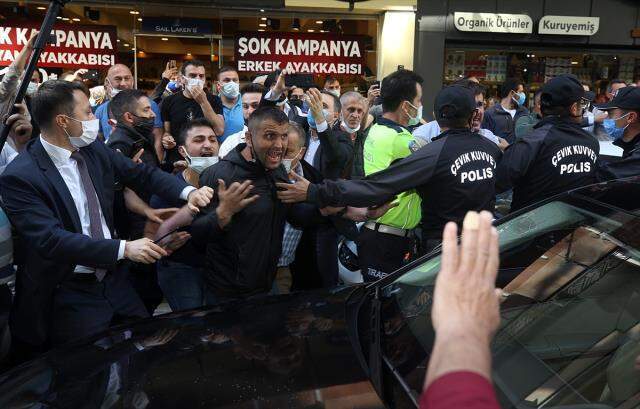 Meral Akşener, eylem yapan köylüleri ziyaret etmek için gittiği İkizdere'nin ardından Çayeli'nde de protestoyla karşılaştı