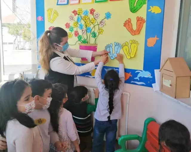 Sandıklı'da minik öğrencilere 'İngilizce ilk adım' projesi Sandıklı'da minik öğrencilere 'İngilizce ilk adım' projesi