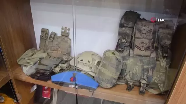 Şehidin hatıralarını odasında yaşatıyorlar Şehidin hatıralarını odasında yaşatıyorlar