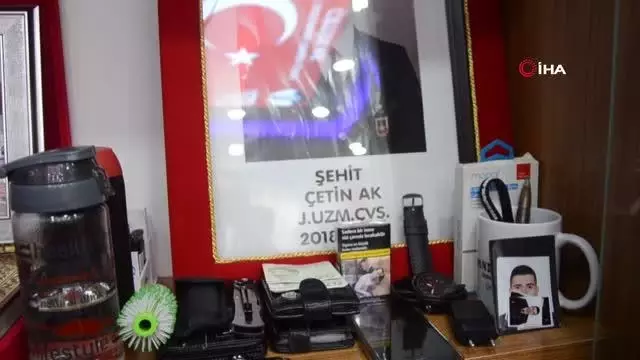 Şehidin hatıralarını odasında yaşatıyorlar Şehidin hatıralarını odasında yaşatıyorlar