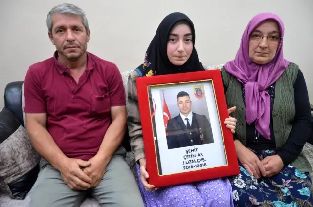 Şehidin hatıralarını odasında yaşatıyorlar Şehidin hatıralarını odasında yaşatıyorlar