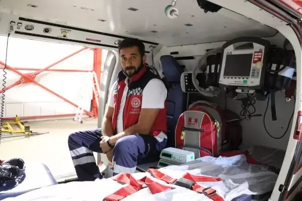 Son dakika! AFYONKARAHİSAR ÜZERİNE SICAK SU DÖKÜLEN BERİL BEBEK AMBULANS HELİKOPTERLE ESKİŞEHİR'E SEVK EDİLDİ Son dakika! AFYONKARAHİSAR ÜZERİNE SICAK SU DÖKÜLEN BERİL BEBEK AMBULANS HELİKOPTERLE ESKİŞEHİR'E SEVK EDİLDİ