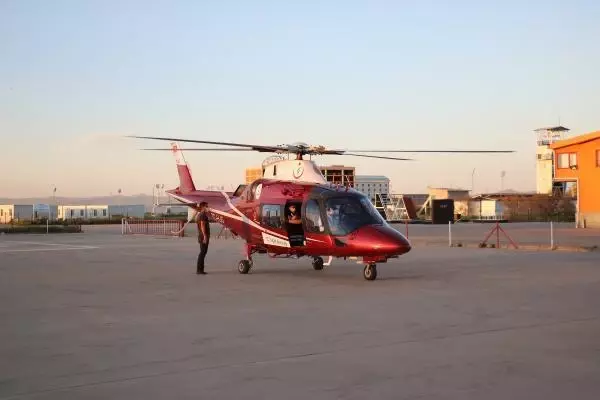 Son dakika! AFYONKARAHİSAR ÜZERİNE SICAK SU DÖKÜLEN BERİL BEBEK AMBULANS HELİKOPTERLE ESKİŞEHİR'E SEVK EDİLDİ Son dakika! AFYONKARAHİSAR ÜZERİNE SICAK SU DÖKÜLEN BERİL BEBEK AMBULANS HELİKOPTERLE ESKİŞEHİR'E SEVK EDİLDİ