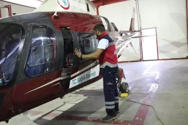 Son dakika! AFYONKARAHİSAR ÜZERİNE SICAK SU DÖKÜLEN BERİL BEBEK AMBULANS HELİKOPTERLE ESKİŞEHİR'E SEVK EDİLDİ Son dakika! AFYONKARAHİSAR ÜZERİNE SICAK SU DÖKÜLEN BERİL BEBEK AMBULANS HELİKOPTERLE ESKİŞEHİR'E SEVK EDİLDİ