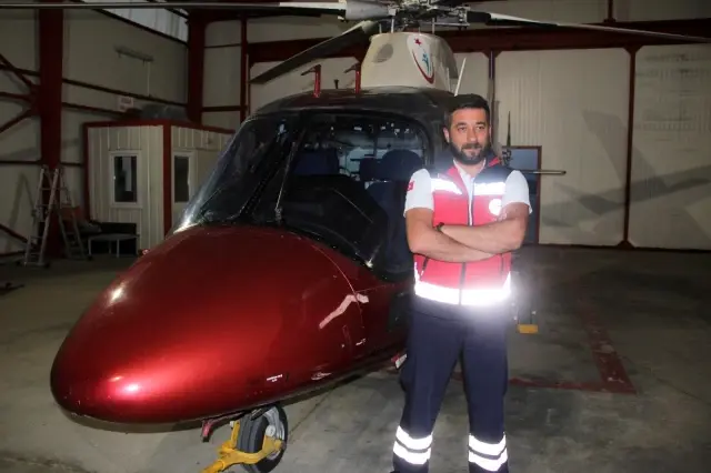 Son dakika haber | Yanan bebeği helikopter ambulansta hastaneye kadar kucağından indirmedi Son dakika haber | Yanan bebeği helikopter ambulansta hastaneye kadar kucağından indirmedi