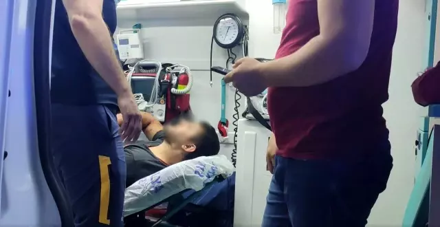 Yaralı halde 1 kilometre yürüyüp arkadaşlarından yardım istedi Yaralı halde 1 kilometre yürüyüp arkadaşlarından yardım istedi