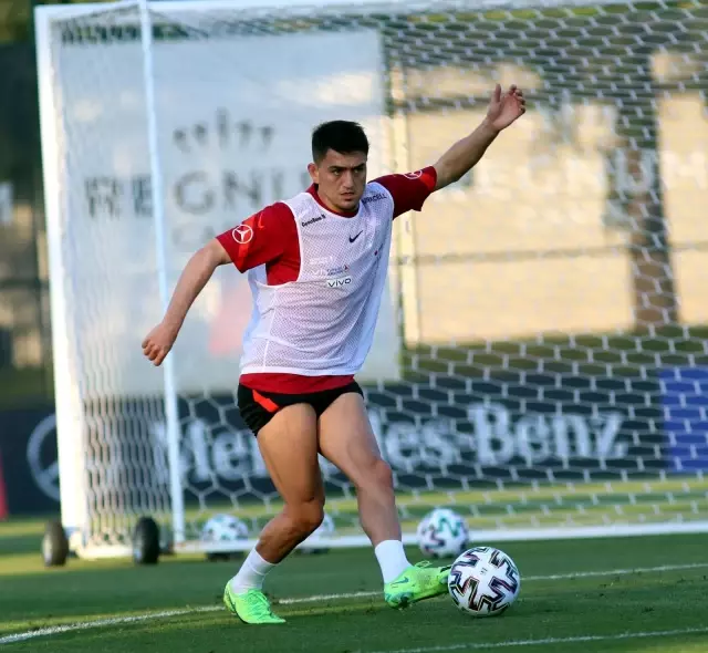 A Milli Futbol Takımı çalışmalarına devam ediyor A Milli Futbol Takımı çalışmalarına devam ediyor