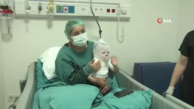 Acil Tıp Teknisyeni'nin kucağından inmemişti...O bebek iyileşmeye başladı Acil Tıp Teknisyeni'nin kucağından inmemişti...O bebek iyileşmeye başladı