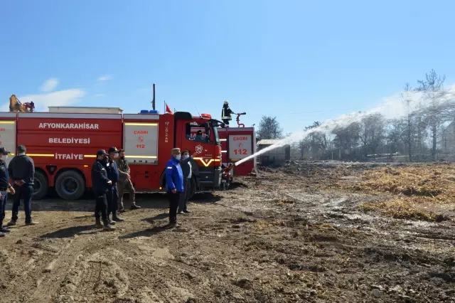AFYONKARAHİSAR - Pelet yakıtı üretilen tesiste çıkan yangın söndürüldü AFYONKARAHİSAR - Pelet yakıtı üretilen tesiste çıkan yangın söndürüldü