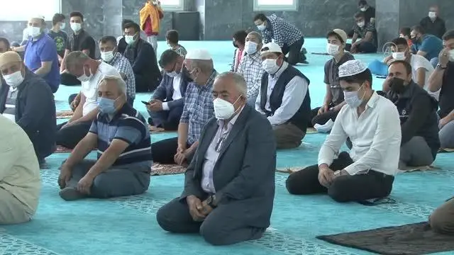 Afyonkarahisar'ın en büyük camisinde ilk namaz kılındı Afyonkarahisar'ın en büyük camisinde ilk namaz kılındı