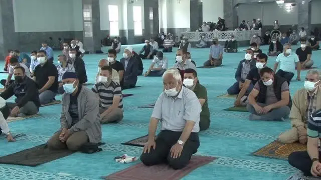 Afyonkarahisar'ın en büyük camisinde ilk namaz kılındı Afyonkarahisar'ın en büyük camisinde ilk namaz kılındı