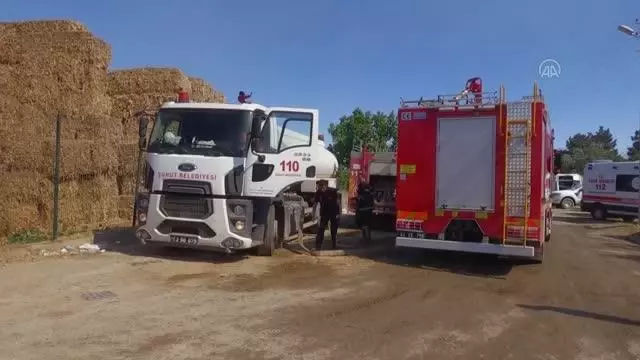 AFYONKARAHİSAR - Pelet yakıtı üretilen tesiste çıkan yangın söndürüldü AFYONKARAHİSAR - Pelet yakıtı üretilen tesiste çıkan yangın söndürüldü