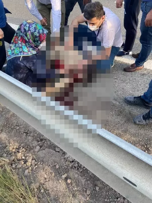 ANKARA'DA, DEVRİLEN MOTOSİKLETTEKİ 2 KİŞİ ÖLDÜ ANKARA'DA, DEVRİLEN MOTOSİKLETTEKİ 2 KİŞİ ÖLDÜ