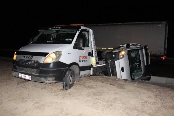 Arızalı araç taşıyan çekici ile kamyon çarpıştı 5 yaralı Arızalı araç taşıyan çekici ile kamyon çarpıştı 5 yaralı