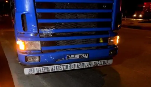 Burdur'da çekici ile tır çarpıştı: 5 yaralı Burdur'da çekici ile tır çarpıştı: 5 yaralı