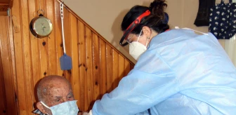 Denizli'de yaşlılara evde aşı çalışmaları devam ediyor