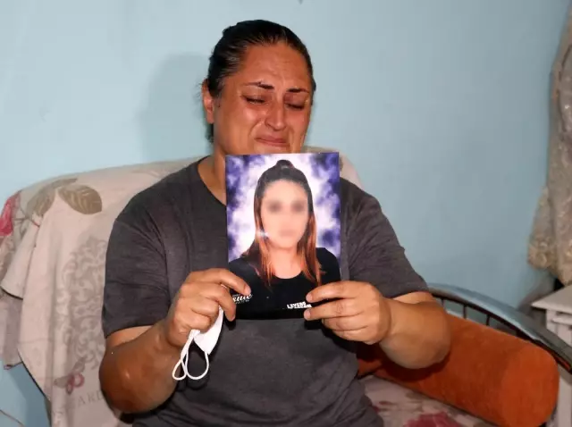 Evini terk eden kızlarının dönmesini bekliyorlar Evini terk eden kızlarının dönmesini bekliyorlar