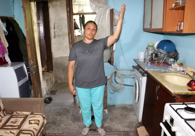 Evini terk eden kızlarının dönmesini bekliyorlar Evini terk eden kızlarının dönmesini bekliyorlar
