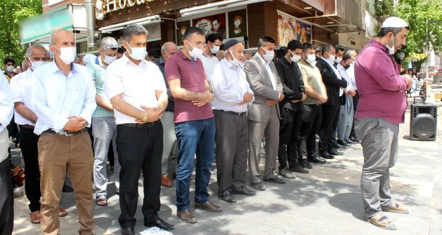 Son dakika! Filistin'de ölenler için gıyabi cenaze namazı kılındı Son dakika! Filistin'de ölenler için gıyabi cenaze namazı kılındı