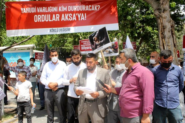 Son dakika! Filistin'de ölenler için gıyabi cenaze namazı kılındı Son dakika! Filistin'de ölenler için gıyabi cenaze namazı kılındı