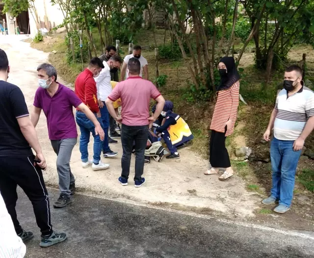 İki otomobil kafa kafaya çarpıştı: 5 yaralı İki otomobil kafa kafaya çarpıştı: 5 yaralı