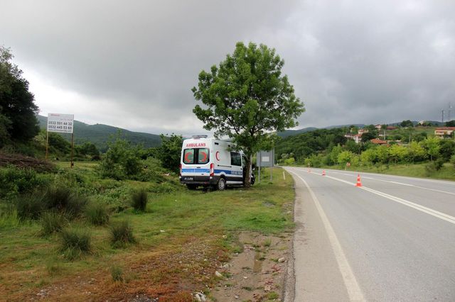 hukumlu tasiyan ambulans kaza yapti 5 14147987 o