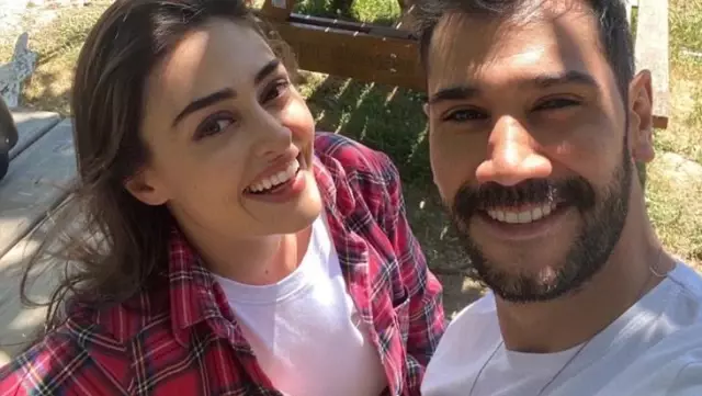 Kanunsuz Topraklar dizisinin başrolleri Esra Bilgiç ve Uğur Güneş set hallerini yayınladı Kanunsuz Topraklar dizisinin başrolleri Esra Bilgiç ve Uğur Güneş set hallerini yayınladı