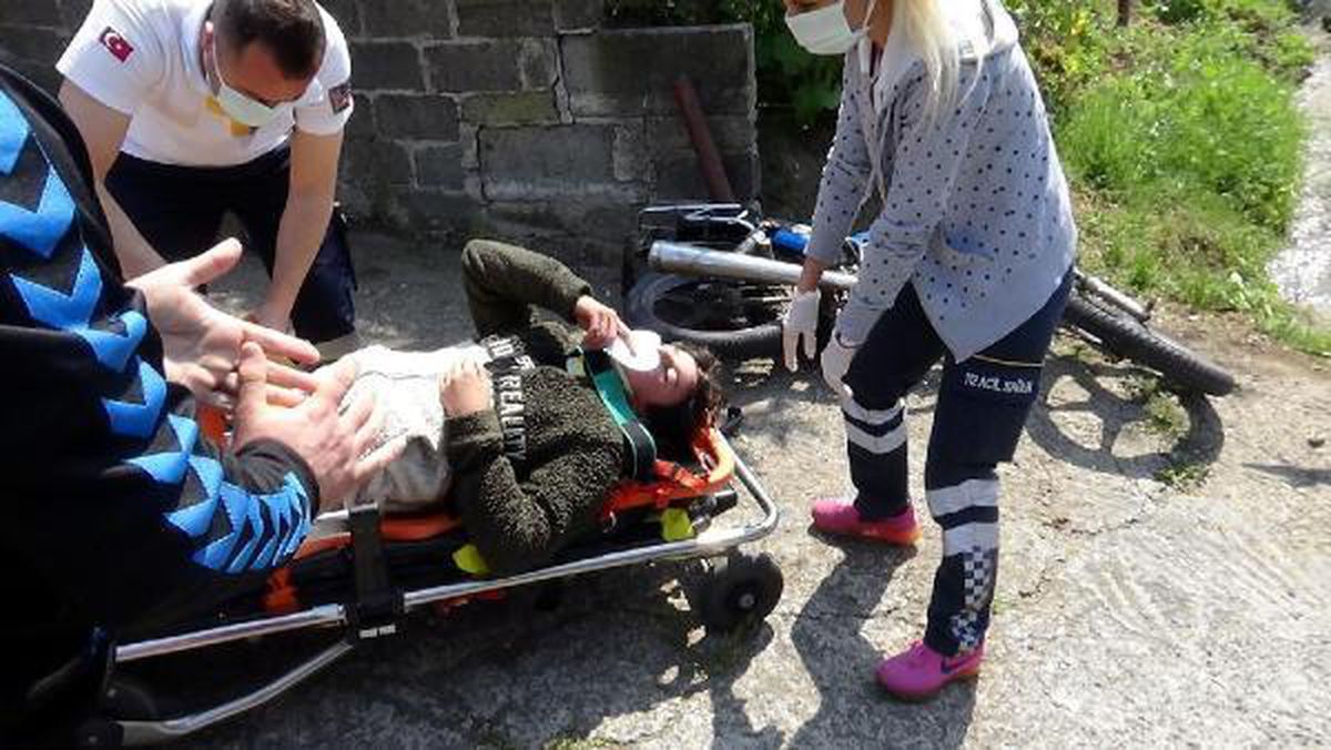 Kaza yapan 15 yaşındaki genç, ambulansa bindirilirken sevdiği kızın fotoğrafını öptü