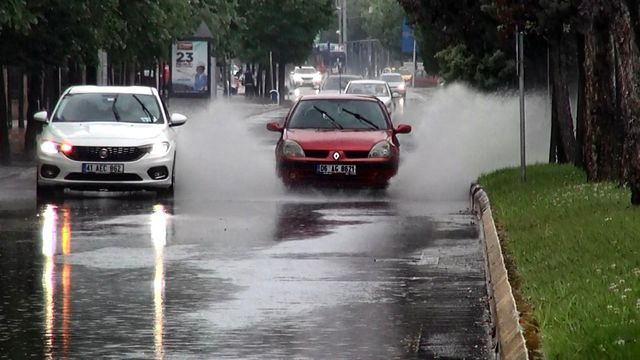 kocaeli de saganak yagis trafigi olumsuz etki 4 14147336 o