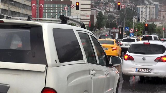 kocaeli de saganak yagis trafigi olumsuz etki 6 14147336 o