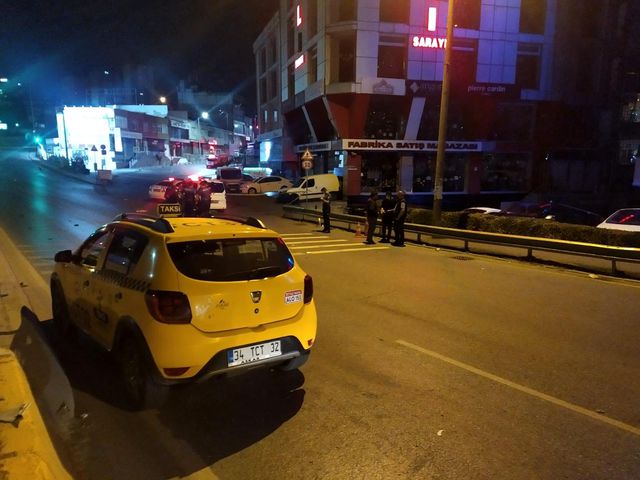 Alkollü sürücü polislerden kaçarken iki bekçiye çarptı: Birinin bacağı koptu, diğeri ağır yaralı
