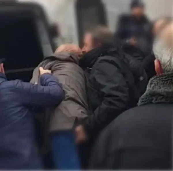 'Gözaltı sırasında sarkıntılık' gerekçesiyle yargılanan polise 2 yıl 6 ay ceza 'Gözaltı sırasında sarkıntılık' gerekçesiyle yargılanan polise 2 yıl 6 ay ceza