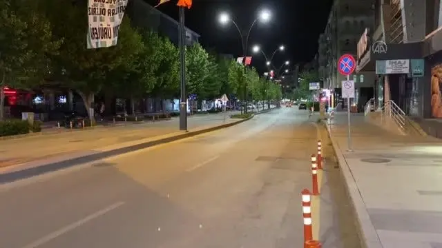 Sokağa çıkma kısıtlamasıyla kent merkezinde sessizlik Sokağa çıkma kısıtlamasıyla kent merkezinde sessizlik