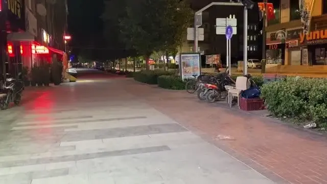 Sokağa çıkma kısıtlamasıyla kent merkezinde sessizlik Sokağa çıkma kısıtlamasıyla kent merkezinde sessizlik